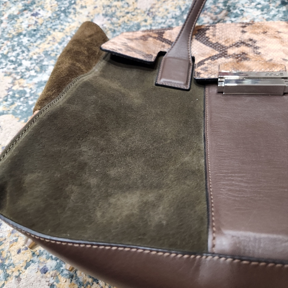 Green innue bag
